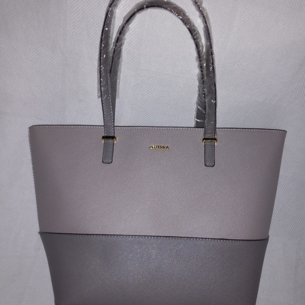 BRAND NEW Doterra Women's Tote - (built in slots for 16 Essential Oils)